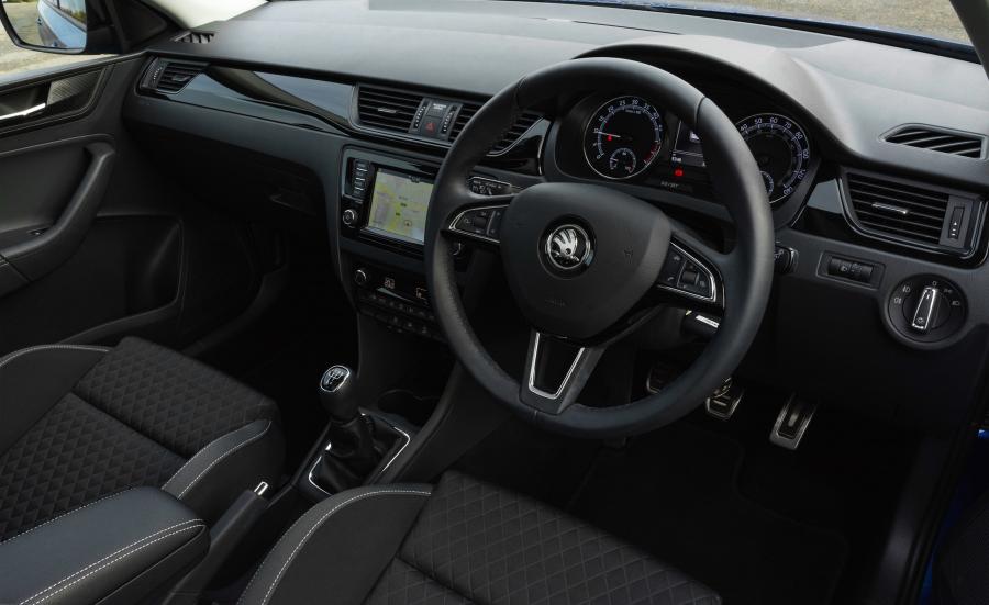 Торпедо Skoda Rapid Spaceback 2017 года  (UK) (фото 8 из 11)